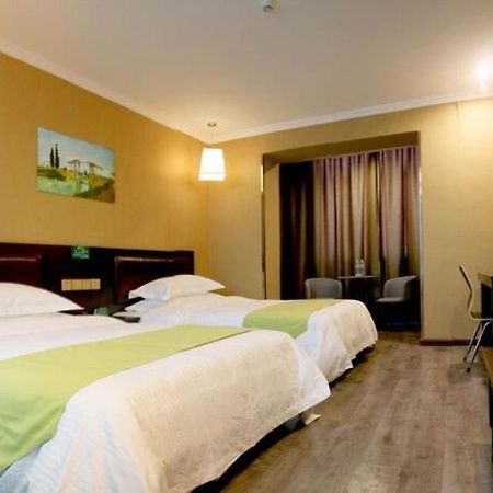 Greentree Wulumuqi Airport Hotel อุรุมชี ภายนอก รูปภาพ