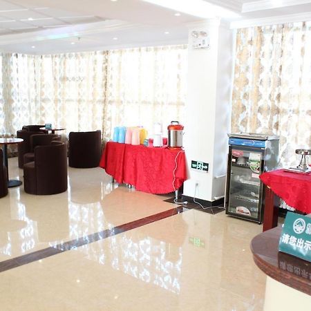 Greentree Wulumuqi Airport Hotel อุรุมชี ภายนอก รูปภาพ