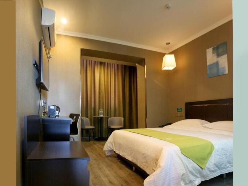 Greentree Wulumuqi Airport Hotel อุรุมชี ภายนอก รูปภาพ
