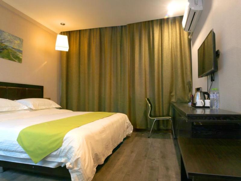 Greentree Wulumuqi Airport Hotel อุรุมชี ภายนอก รูปภาพ