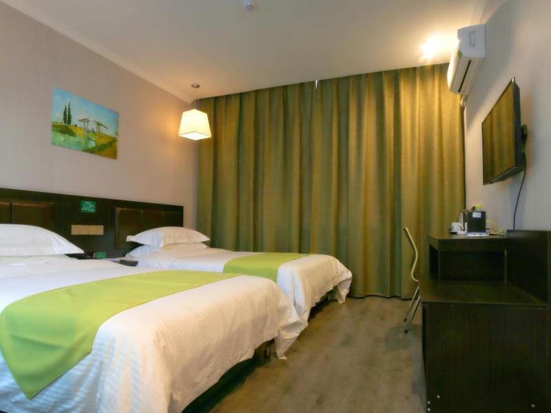 Greentree Wulumuqi Airport Hotel อุรุมชี ภายนอก รูปภาพ